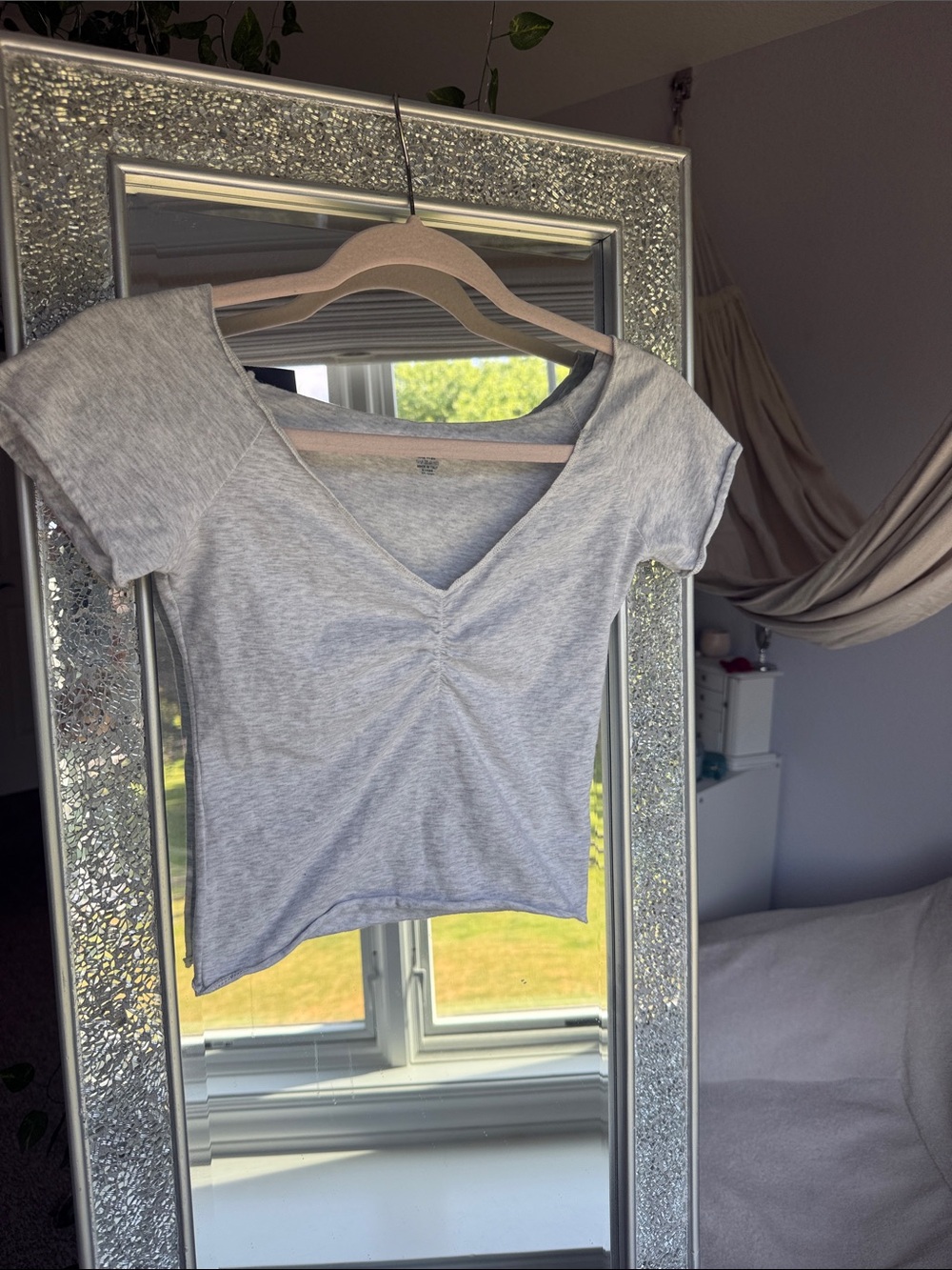 Brandy Melville Light Gray V-Neck Ruched Crop Tee